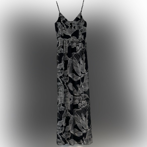 BNWT Express Maxi Dress with Slit - Size S - Picture 3 of 9